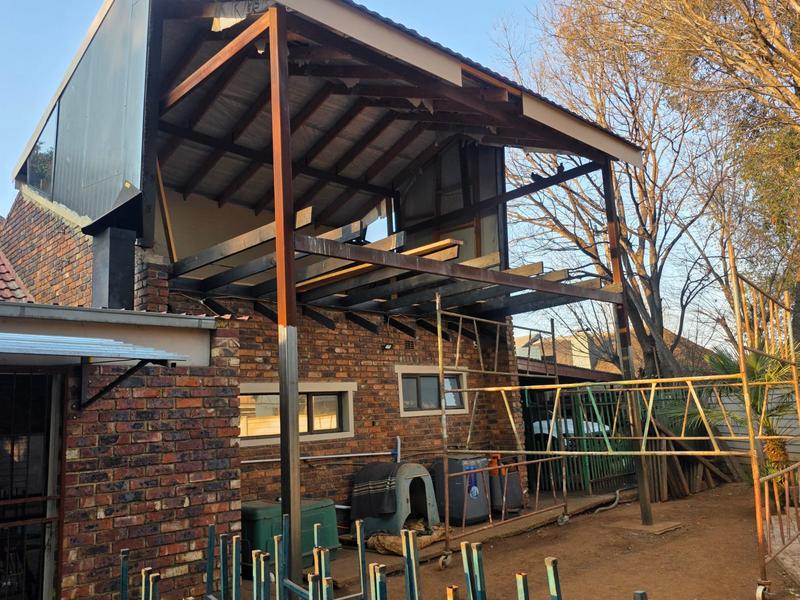 5 Bedroom Property for Sale in Golf Park Gauteng
