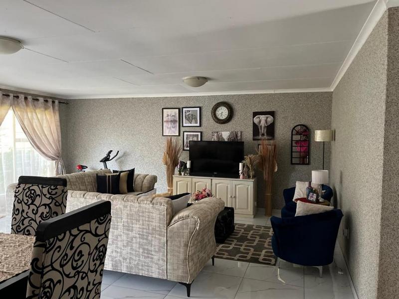 2 Bedroom Property for Sale in Lindhaven Gauteng
