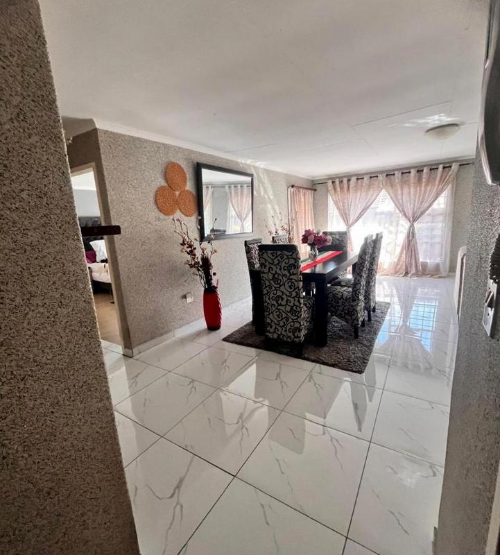 2 Bedroom Property for Sale in Lindhaven Gauteng