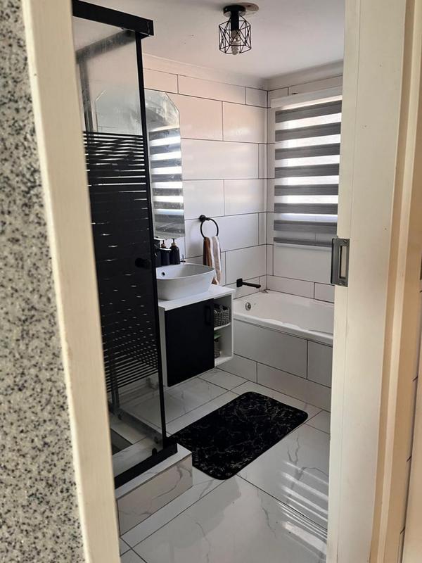 2 Bedroom Property for Sale in Lindhaven Gauteng