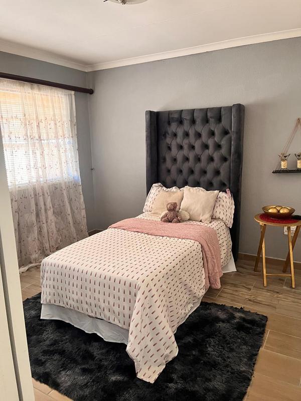 2 Bedroom Property for Sale in Lindhaven Gauteng
