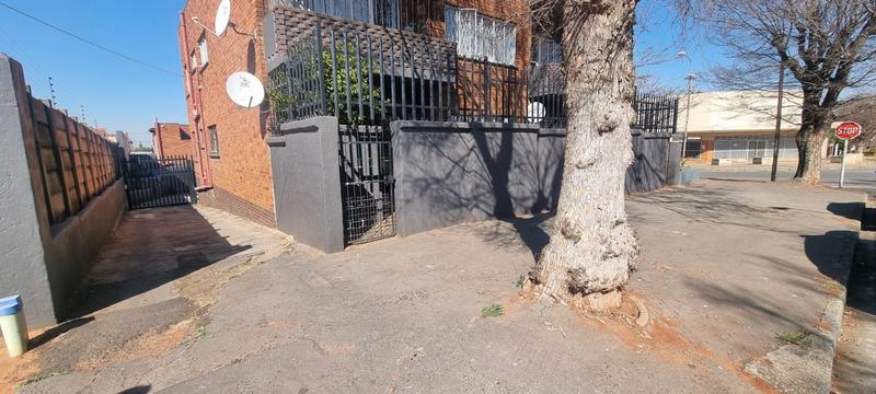 To Let 1 Bedroom Property for Rent in Primrose Hill Gauteng
