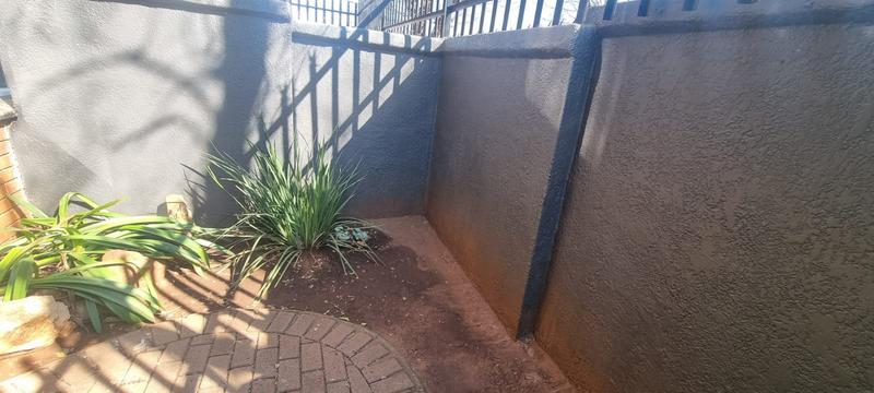 To Let 1 Bedroom Property for Rent in Primrose Hill Gauteng