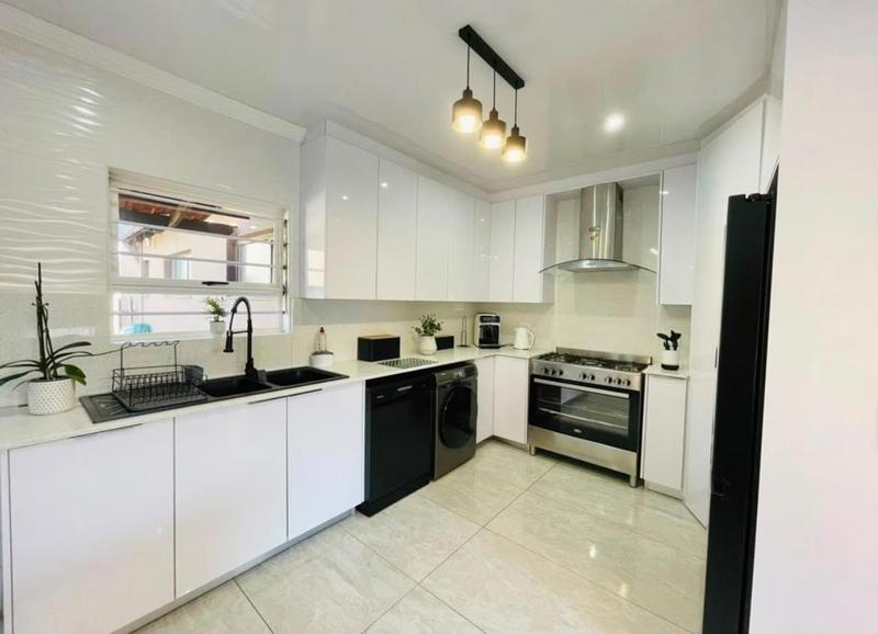 4 Bedroom Property for Sale in Brackendowns Gauteng