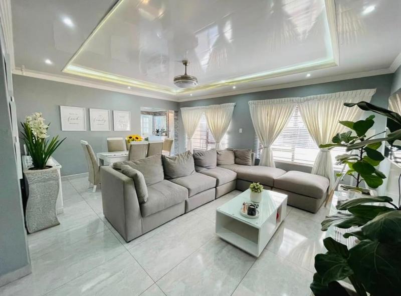 4 Bedroom Property for Sale in Brackendowns Gauteng