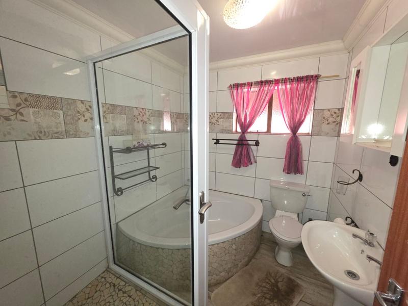 4 Bedroom Property for Sale in Misty Bay Gauteng