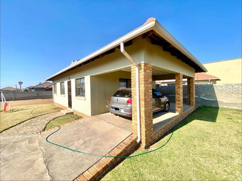 3 Bedroom Property for Sale in Azaadville Gardens Gauteng