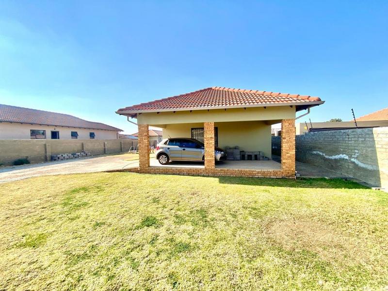 3 Bedroom Property for Sale in Azaadville Gardens Gauteng