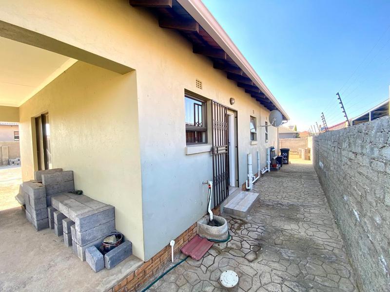 3 Bedroom Property for Sale in Azaadville Gardens Gauteng