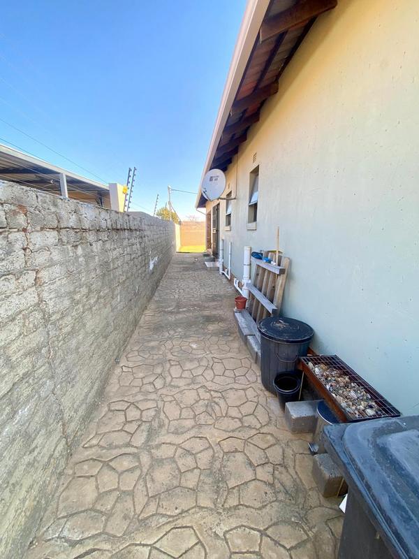 3 Bedroom Property for Sale in Azaadville Gardens Gauteng