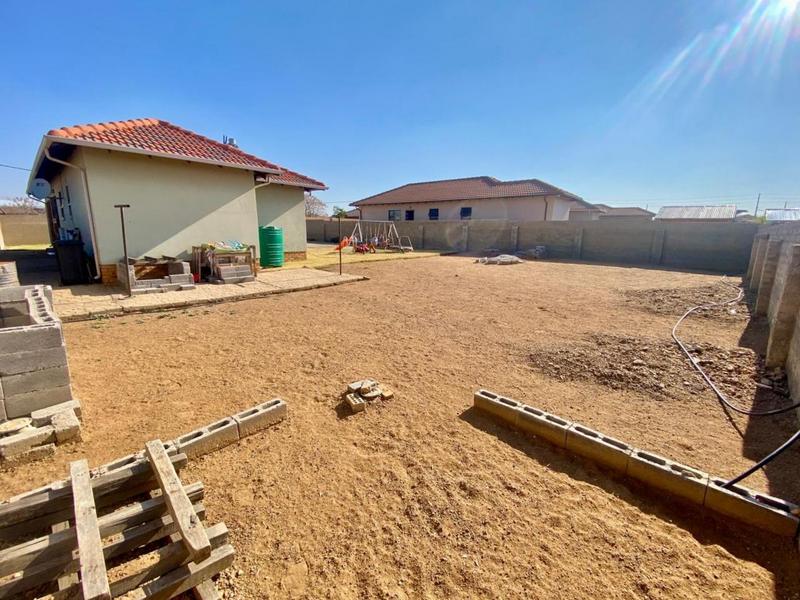 3 Bedroom Property for Sale in Azaadville Gardens Gauteng