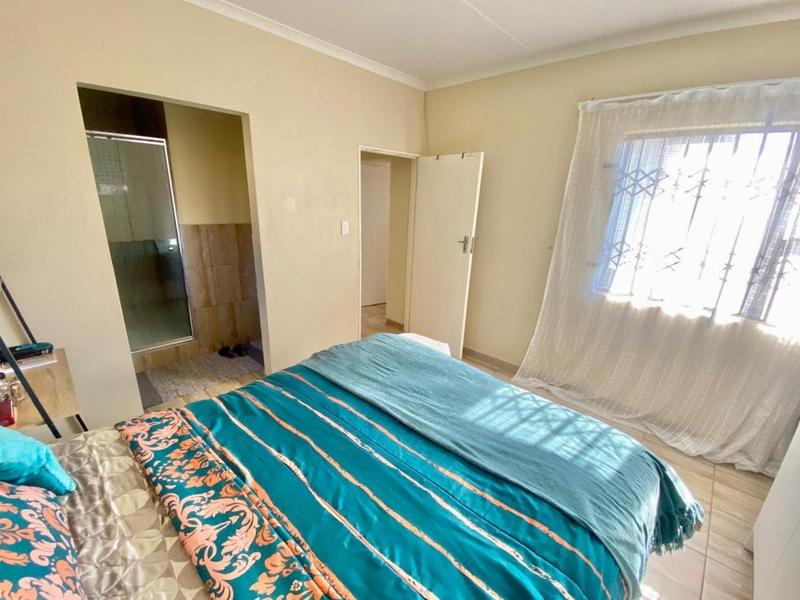 3 Bedroom Property for Sale in Azaadville Gardens Gauteng