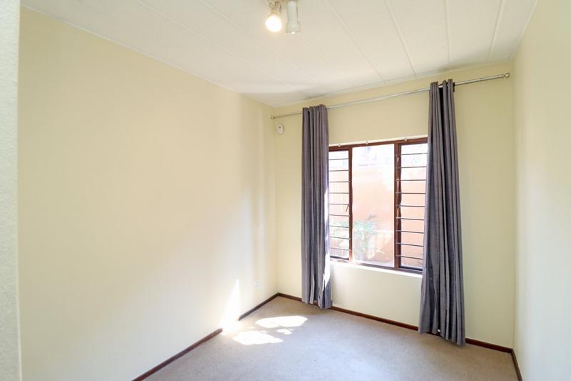 2 Bedroom Property for Sale in Magaliessig Gauteng