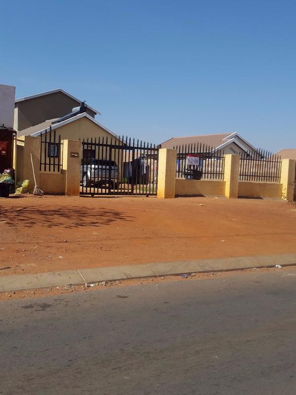 To Let 2 Bedroom Property for Rent in Protea Glen Gauteng