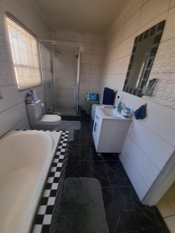 To Let 2 Bedroom Property for Rent in South Crest Gauteng