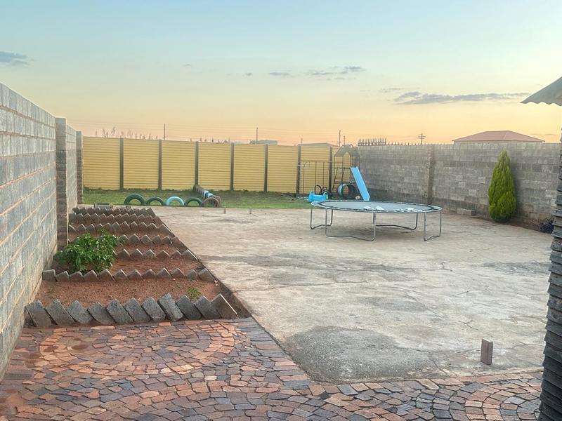 To Let 3 Bedroom Property for Rent in Protea Glen Gauteng