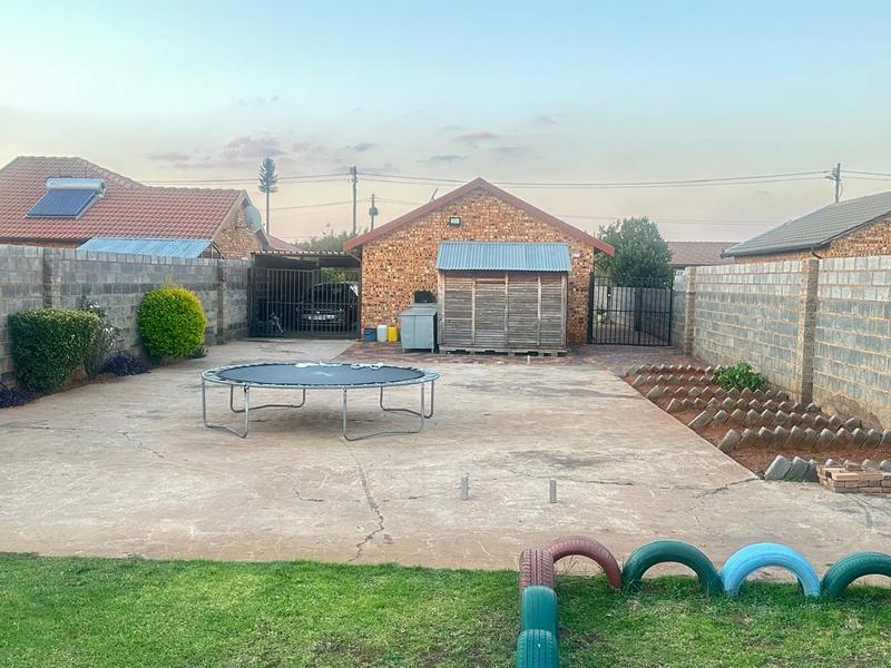 To Let 3 Bedroom Property for Rent in Protea Glen Gauteng