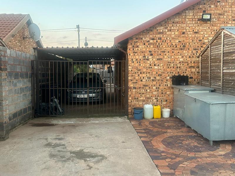 To Let 3 Bedroom Property for Rent in Protea Glen Gauteng