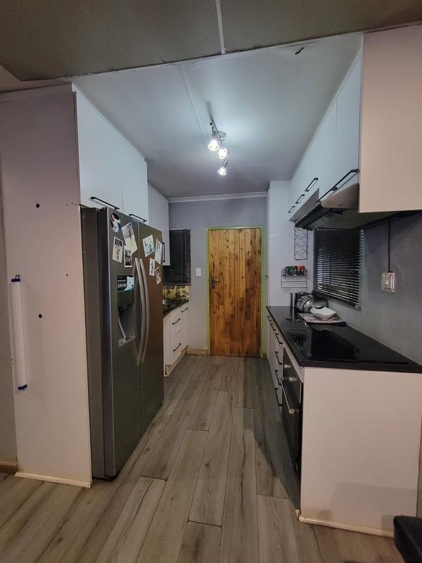 4 Bedroom Property for Sale in Protea Glen Gauteng