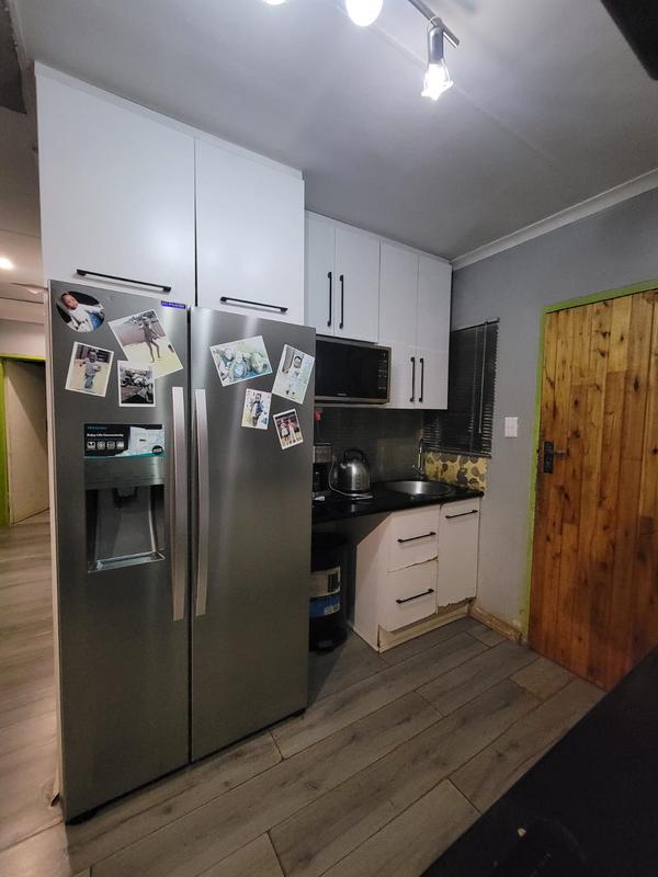 4 Bedroom Property for Sale in Protea Glen Gauteng