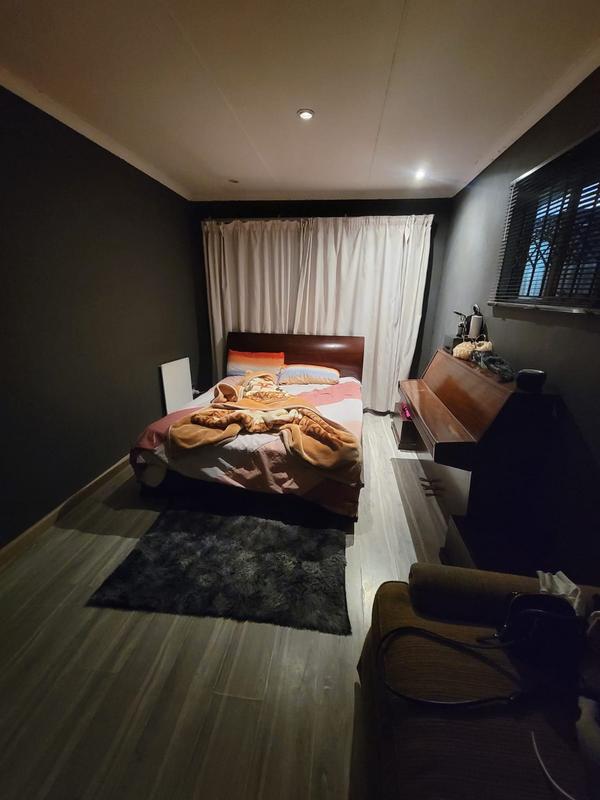 4 Bedroom Property for Sale in Protea Glen Gauteng