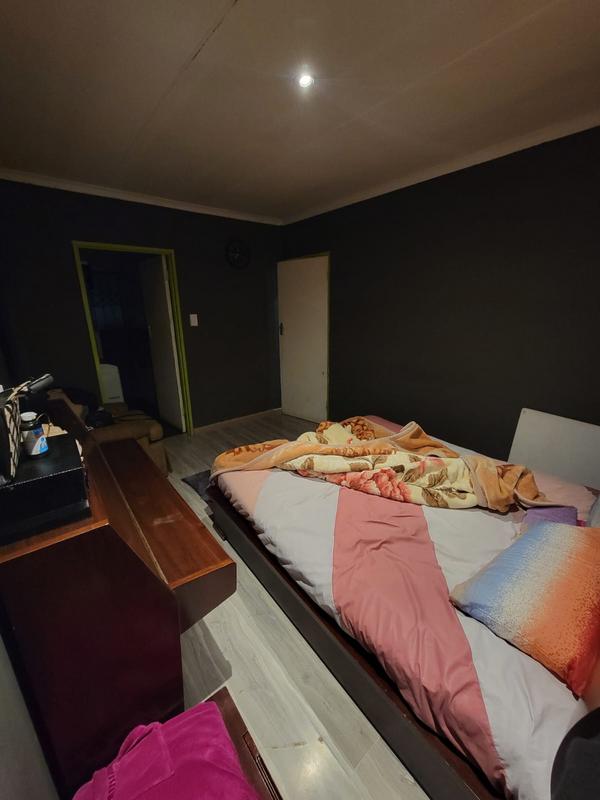 4 Bedroom Property for Sale in Protea Glen Gauteng