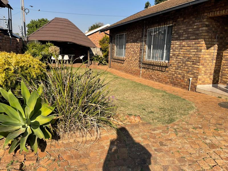 To Let 2 Bedroom Property for Rent in Rooihuiskraal North Gauteng