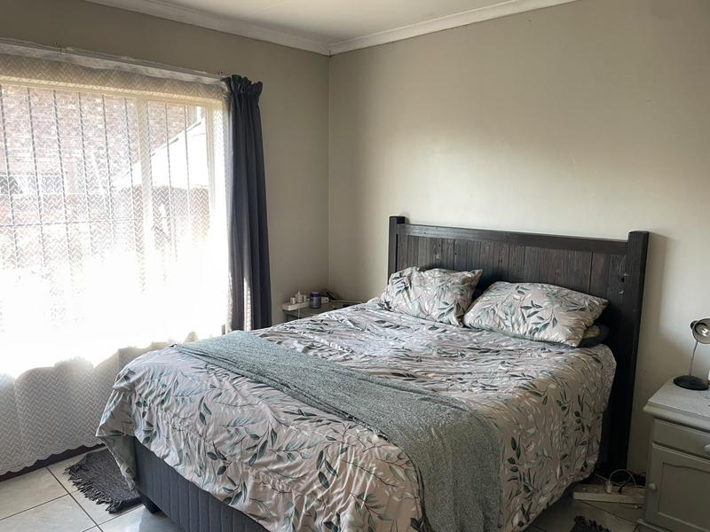To Let 2 Bedroom Property for Rent in Rooihuiskraal North Gauteng