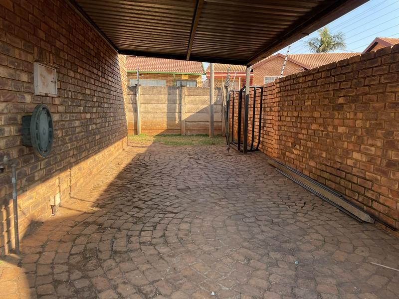 To Let 2 Bedroom Property for Rent in Rooihuiskraal North Gauteng