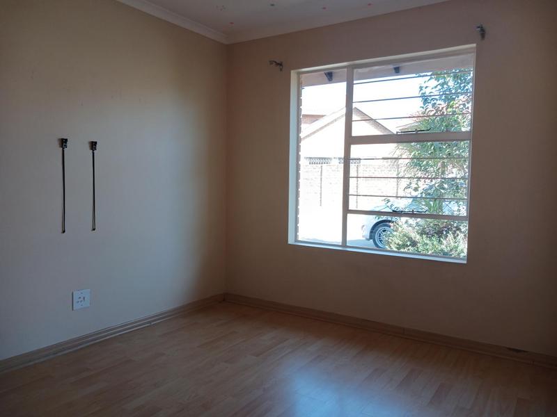 To Let 3 Bedroom Property for Rent in Bonaero Park Gauteng