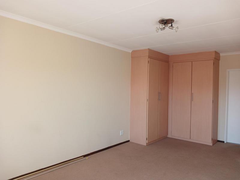 To Let 3 Bedroom Property for Rent in Bonaero Park Gauteng