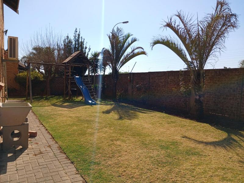 To Let 3 Bedroom Property for Rent in Bonaero Park Gauteng