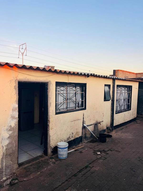 7 Bedroom Property for Sale in Tokoza Gauteng