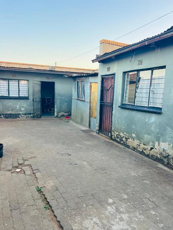 7 Bedroom Property for Sale in Tokoza Gauteng