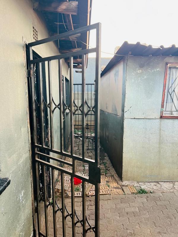 7 Bedroom Property for Sale in Tokoza Gauteng