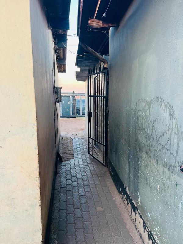 7 Bedroom Property for Sale in Tokoza Gauteng