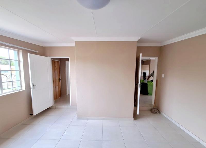 4 Bedroom Property for Sale in Vanderbijlpark Cw 6 Gauteng