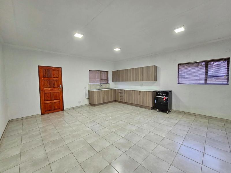 To Let 2 Bedroom Property for Rent in Ruimsig Gauteng