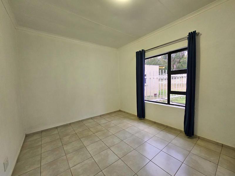 To Let 2 Bedroom Property for Rent in Ruimsig Gauteng