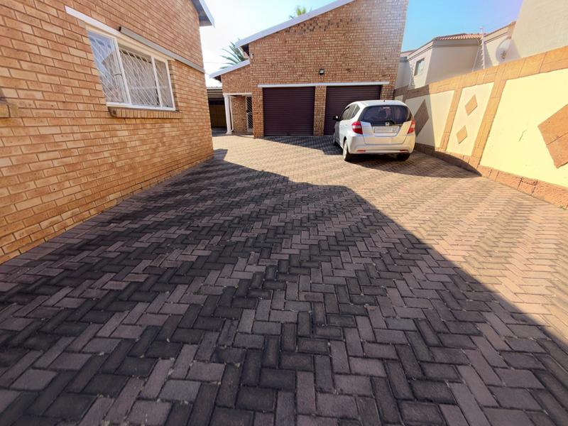 4 Bedroom Property for Sale in Erasmia Gauteng