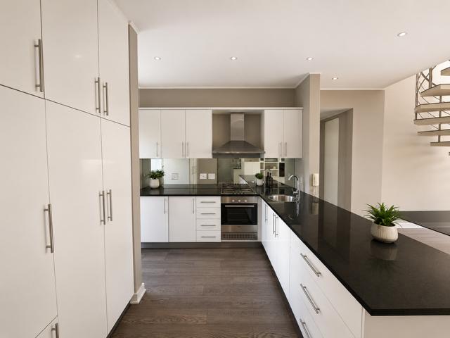 2 Bedroom Property for Sale in Hyde Park Gauteng