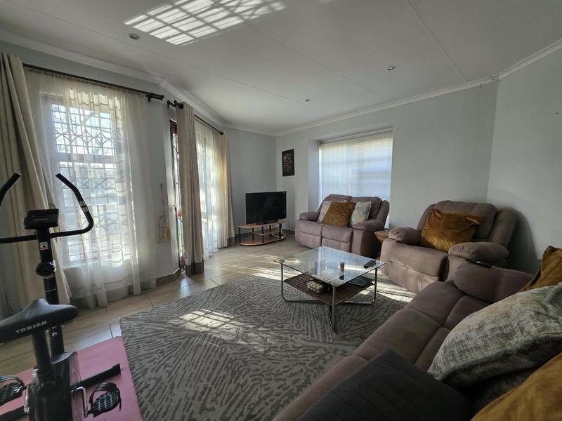 To Let 4 Bedroom Property for Rent in Sunninghill Gauteng