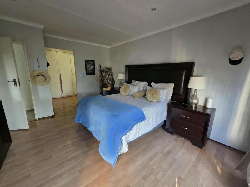 To Let 4 Bedroom Property for Rent in Sunninghill Gauteng