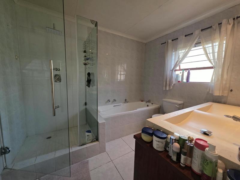 To Let 4 Bedroom Property for Rent in Sunninghill Gauteng