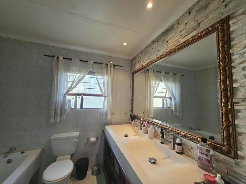 To Let 4 Bedroom Property for Rent in Sunninghill Gauteng