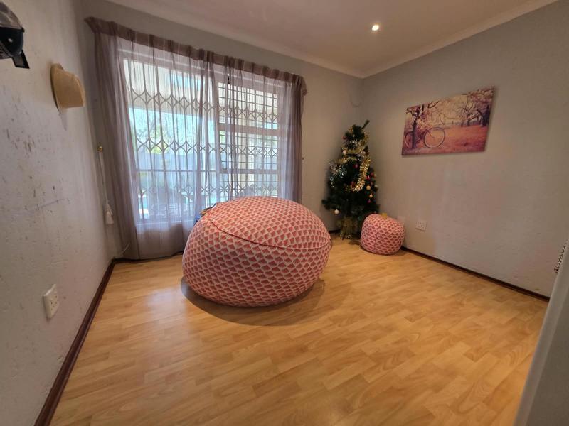 To Let 4 Bedroom Property for Rent in Sunninghill Gauteng