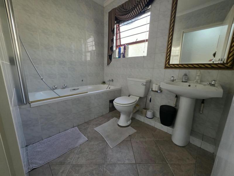 To Let 4 Bedroom Property for Rent in Sunninghill Gauteng