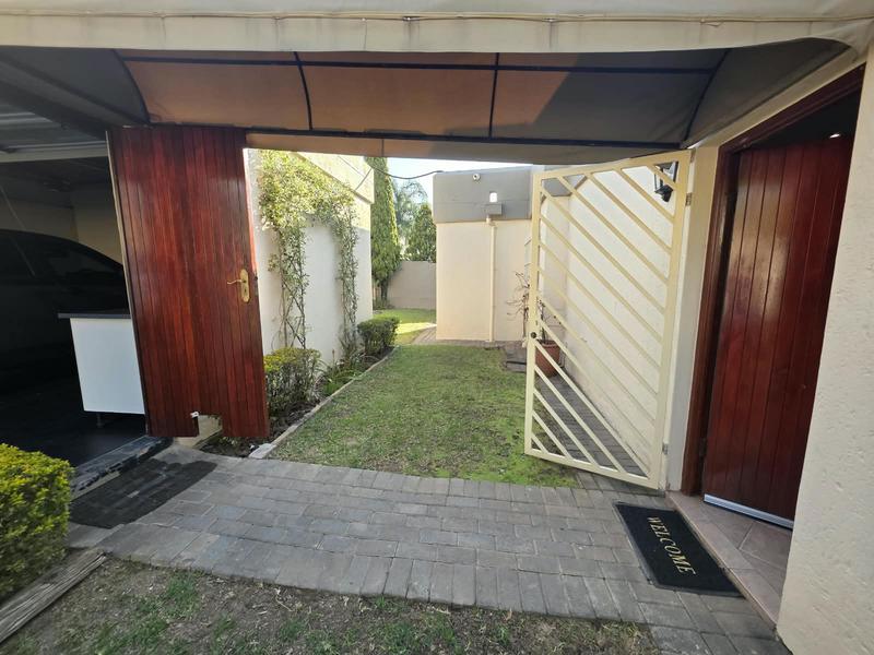 To Let 4 Bedroom Property for Rent in Sunninghill Gauteng