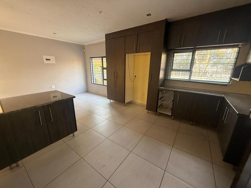 To Let 6 Bedroom Property for Rent in The Reeds Gauteng