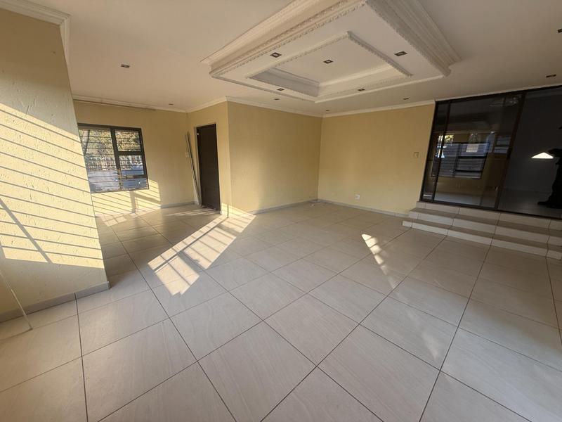 To Let 6 Bedroom Property for Rent in The Reeds Gauteng